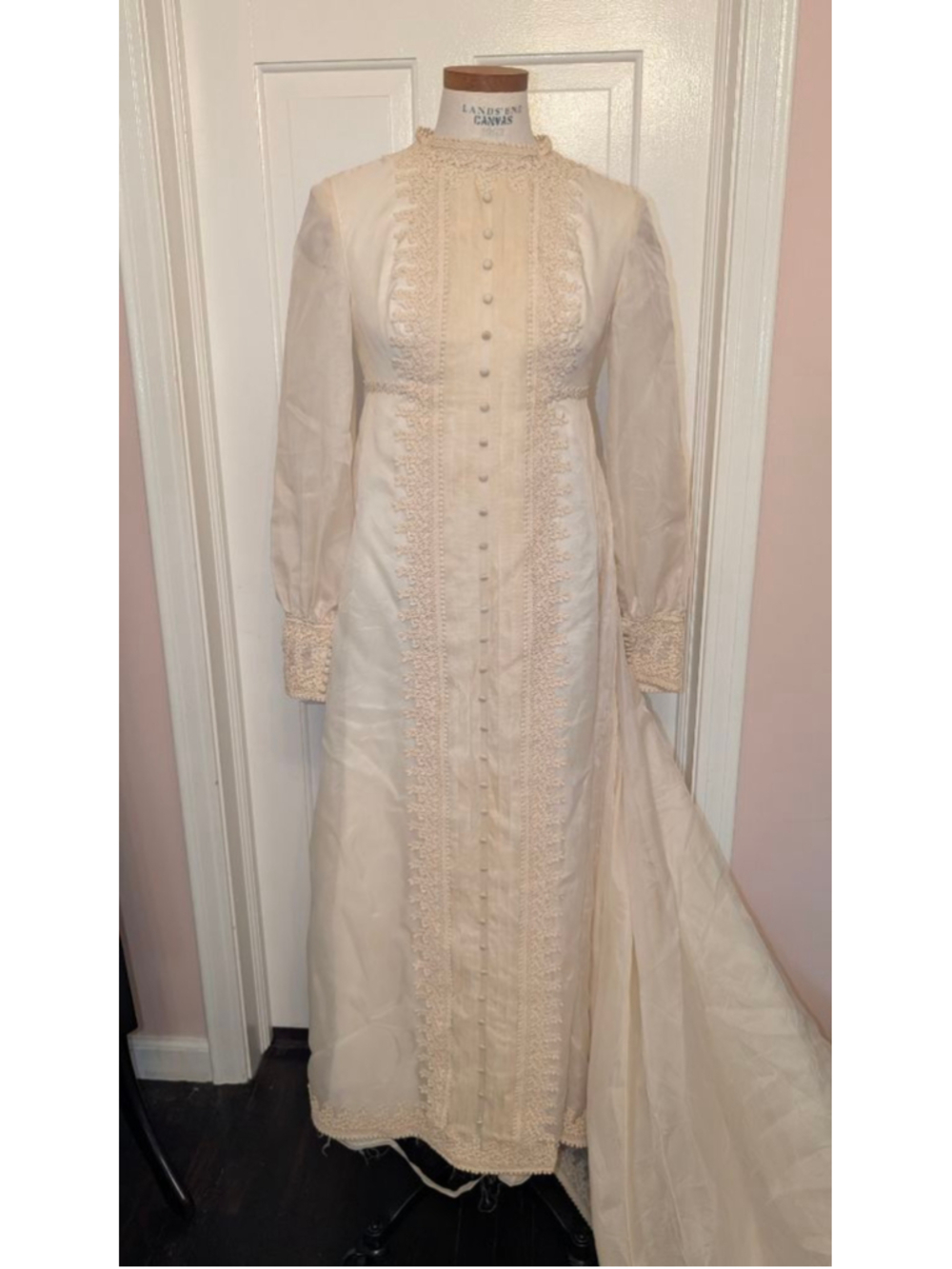 vintage 1960s ivory wedding dress by William Cahill